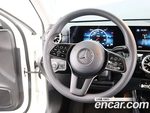 Mercedes-Benz A-Class — фото 16