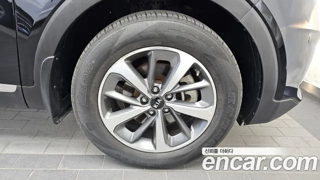Kia Sorento — фото 21