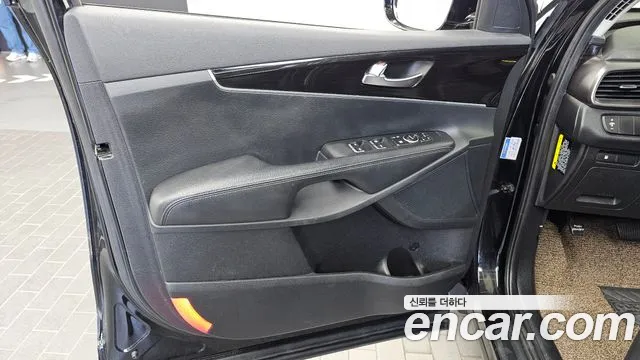 Kia Sorento — фото 24