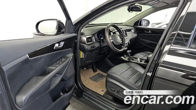 Kia Sorento — фото 10