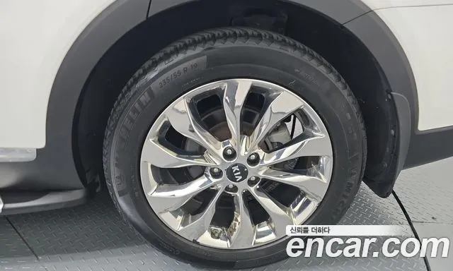 Kia Sorento — фото 21