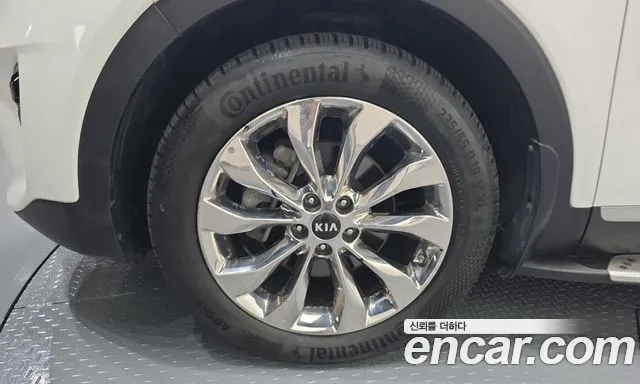 Kia Sorento — фото 4