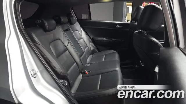 Kia Sportage — фото 11