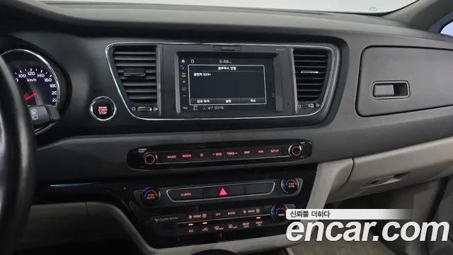 Kia Carnival — фото 13