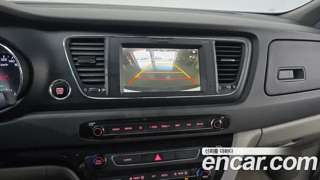 Kia Carnival — фото 15
