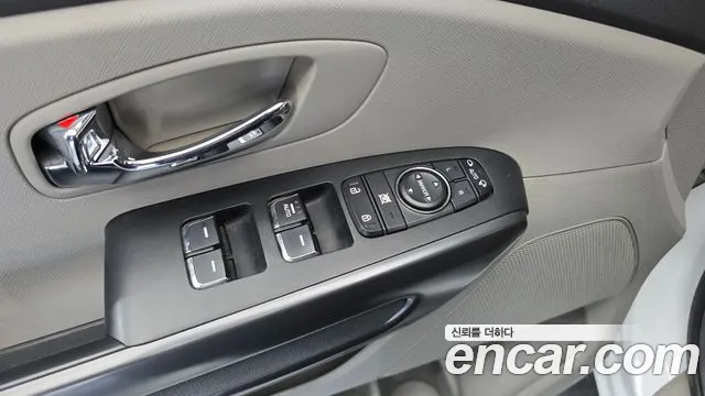 Kia Carnival — фото 29