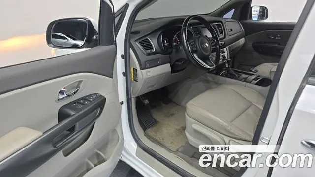 Kia Carnival — фото 10