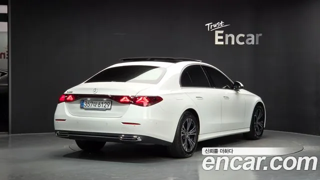 Mercedes-Benz E-Class — фото 1