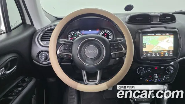 Jeep Renegade — фото 14