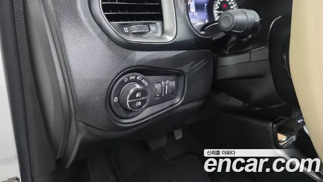 Jeep Renegade — фото 20