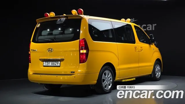 Hyundai Starex — фото 1