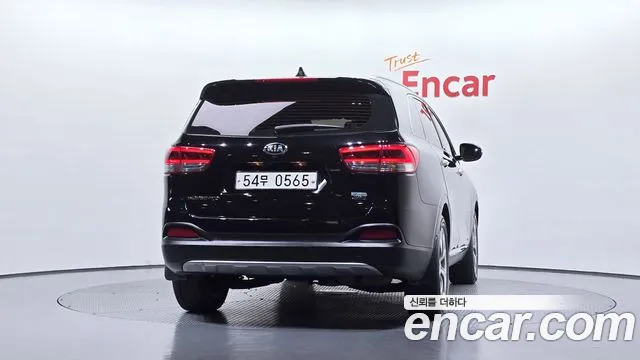 Kia Sorento — фото 4