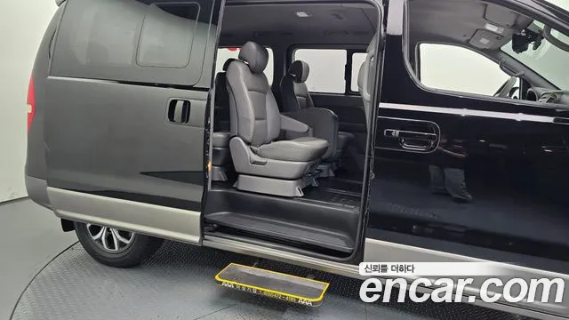 Hyundai Starex — фото 12