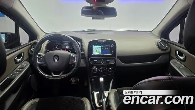 Renault Clio — фото 11