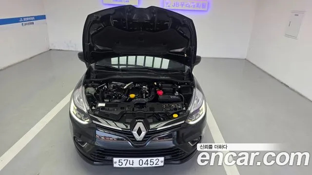 Renault Clio — фото 19