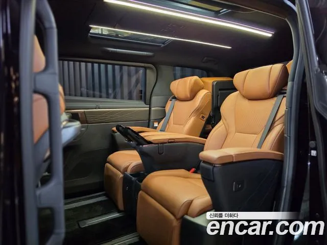 Toyota Alphard — фото 11