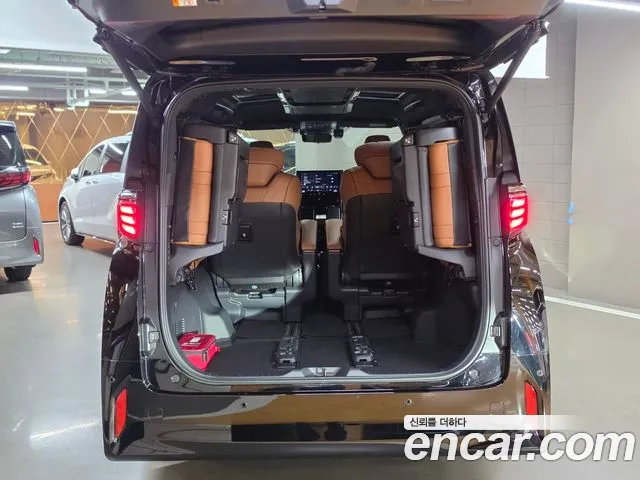 Toyota Alphard — фото 20