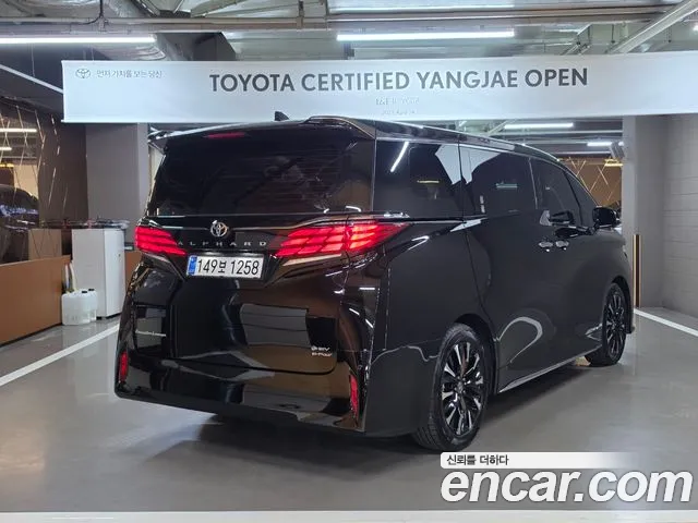Toyota Alphard — фото 2