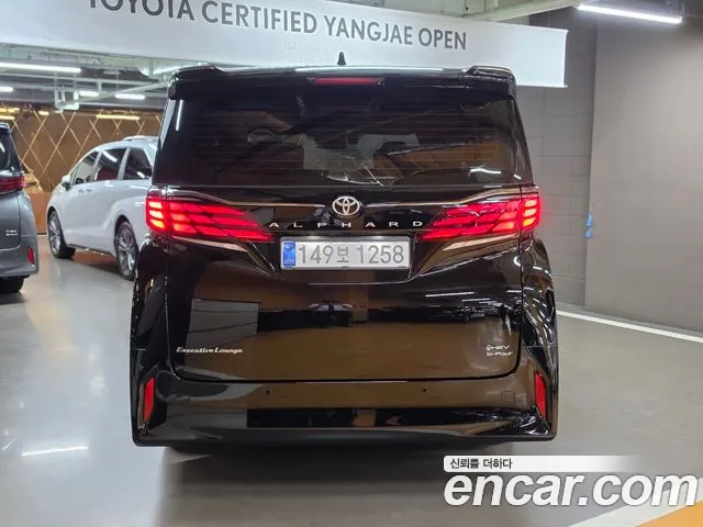 Toyota Alphard — фото 4