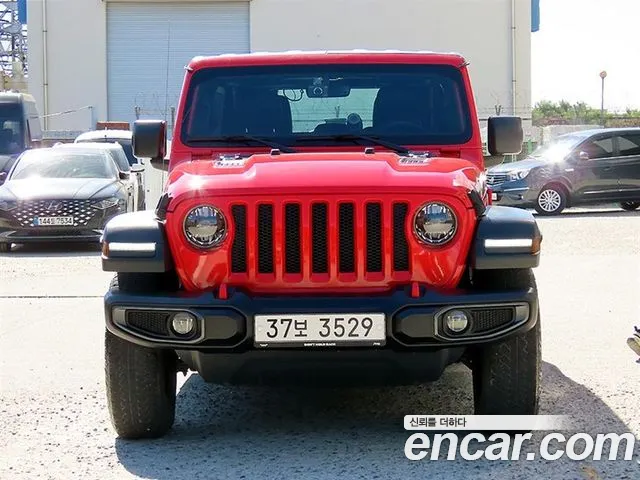 Jeep Wrangler — фото 1
