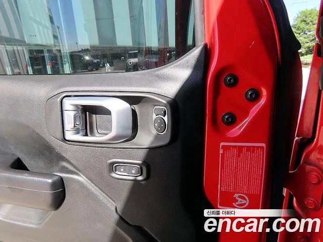 Jeep Wrangler — фото 11