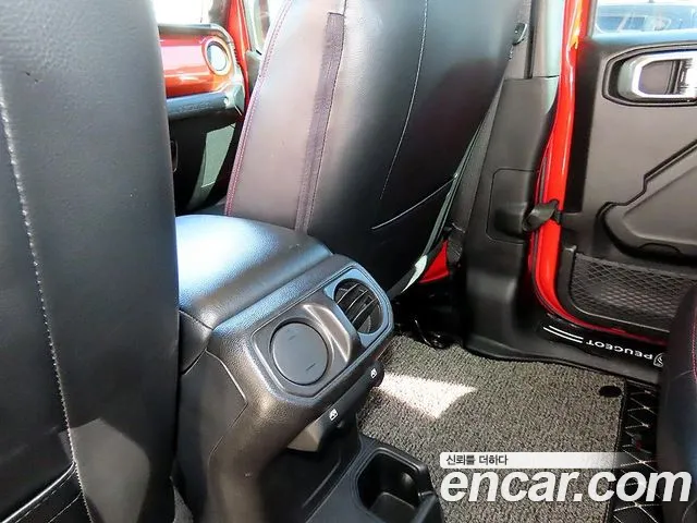 Jeep Wrangler — фото 16