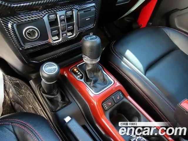 Jeep Wrangler — фото 10