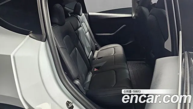 Tesla Model Y — фото 11