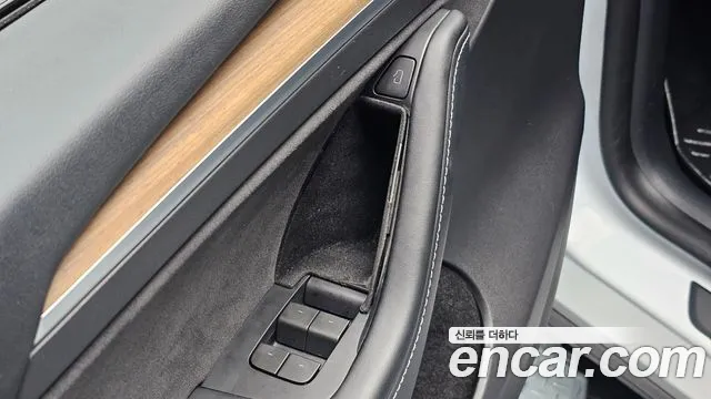 Tesla Model Y — фото 16