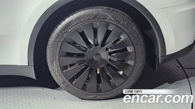 Tesla Model Y — фото 21