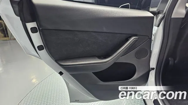 Tesla Model Y — фото 25