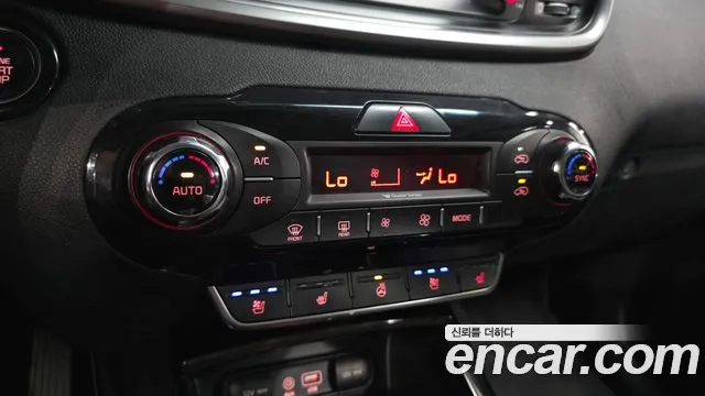 Kia Sorento — фото 17