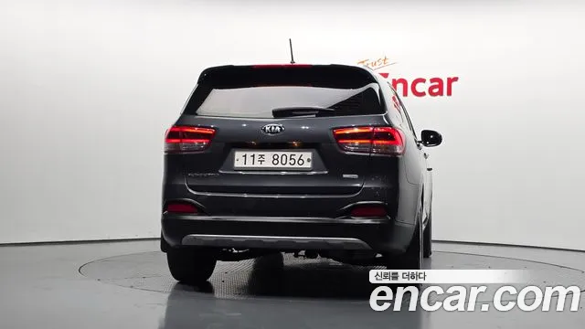 Kia Sorento — фото 4