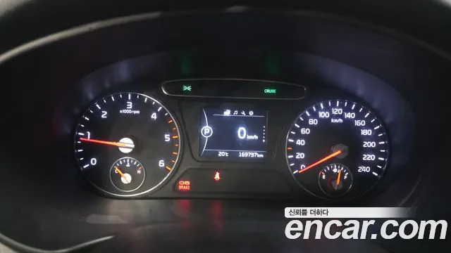 Kia Sorento — фото 8