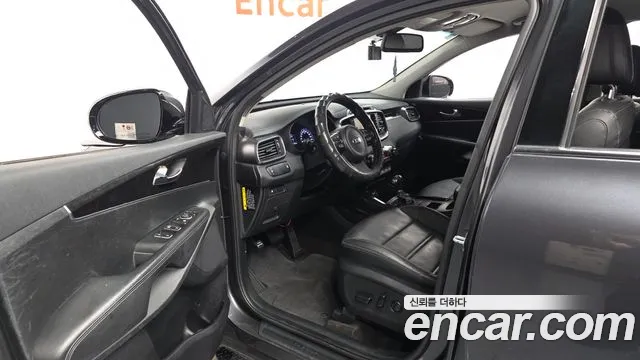 Kia Sorento — фото 10