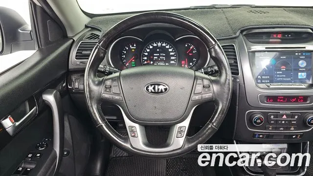 Kia Sorento — фото 12