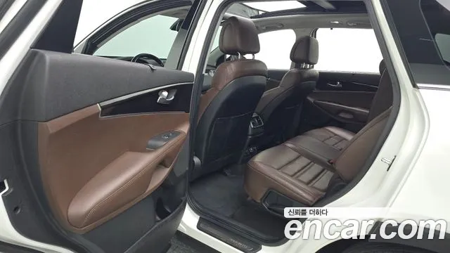Kia Sorento — фото 11