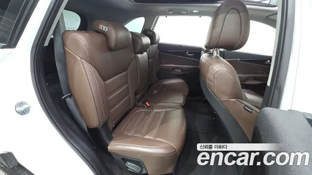 Kia Sorento — фото 12
