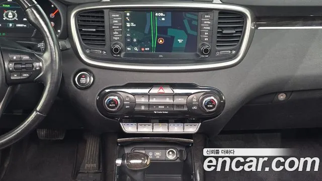 Kia Sorento — фото 14
