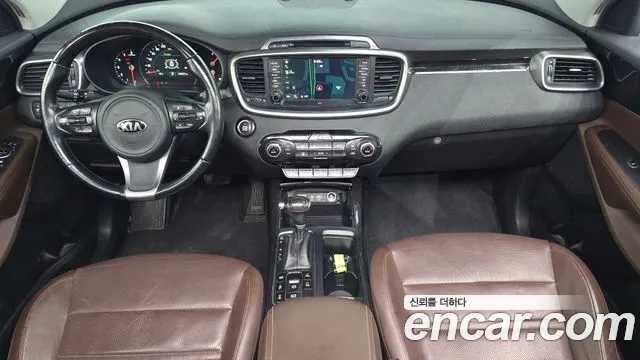 Kia Sorento — фото 7