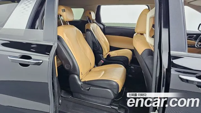 Kia Carnival — фото 25