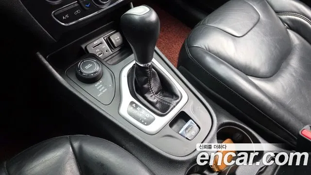 Jeep Cherokee — фото 9