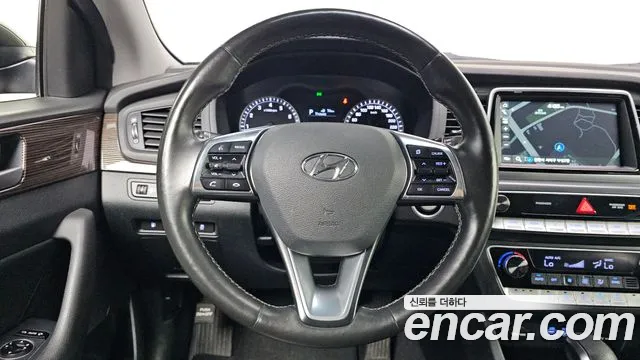 Hyundai Sonata — фото 17