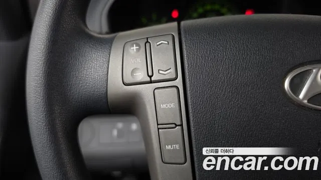 Hyundai Starex — фото 18