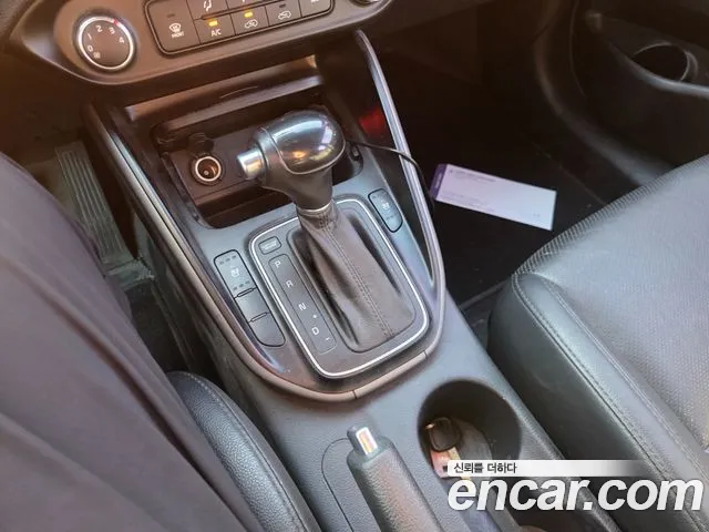 Kia Carens — фото 10