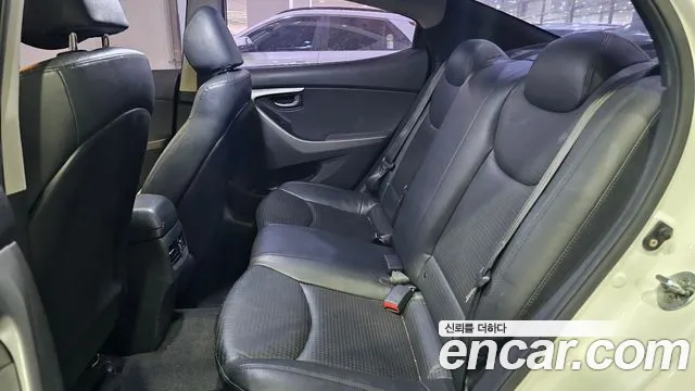 Hyundai Avante — фото 10