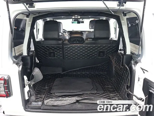Jeep Wrangler — фото 15
