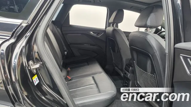 Audi Q4 e-tron — фото 10