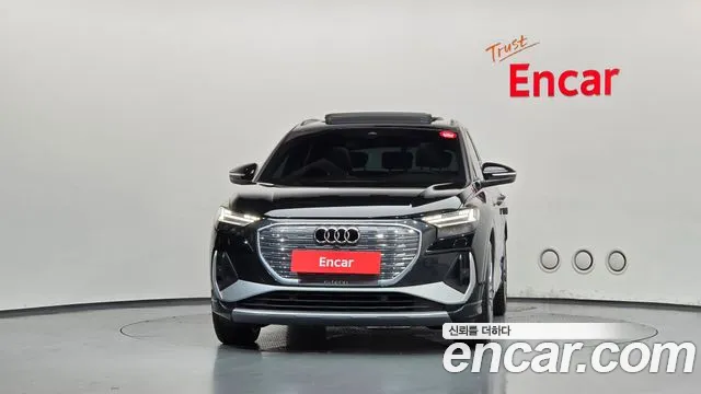 Audi Q4 e-tron — фото 3