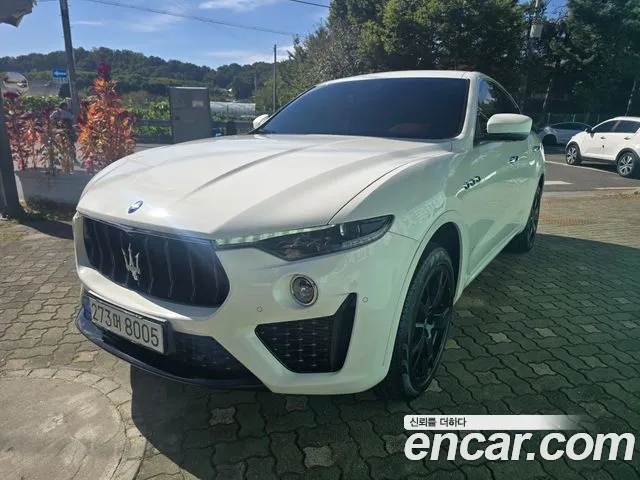 Maserati Levante — фото 1